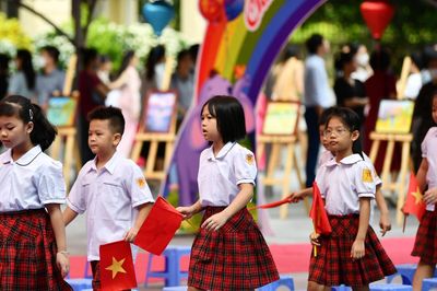Chính phủ yêu cầu hoàn thành sắp xếp trường công trước 30/8