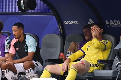 Courtois khóc: 'Tây Ban Nha không thể ghi 2 bàn vào lưới tôi'