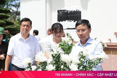 Thống đốc Ngân hàng Nhà nước dâng hương tại Khu di tích Ngã ba Đồng Lộc