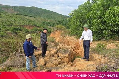 Khảo sát tìm phương án xử lý điểm sụt trượt trên tuyến đường ở Kỳ Anh