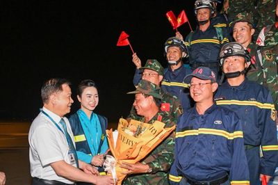 Chuyến bay đặc biệt đưa 124 chiến sỹ về nước sau nhiệm vụ tại Venezuela