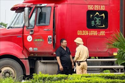 Hà Nội: Kiểm tra, chấn chỉnh tình trạng xe quá tải trên đường Lê Hữu Tựu