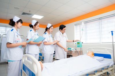 Điểm sàn xét tuyển vào ngành đào tạo sức khỏe tại các trường đại học phía Nam