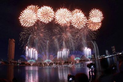 Đội pháo hoa Bồ Đào Nha xuất sắc giành ngôi quán quân Lễ hội DIFF 2026