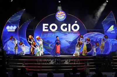 Hàng nghìn người tham dự đại nhạc hội 'Eo Gió - Vũ điệu biển xanh'