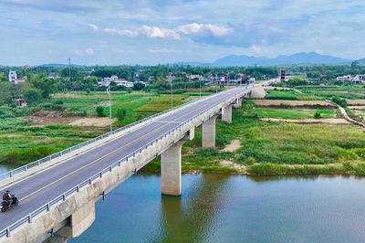 Cận cảnh cầu 150 tỷ đồng 'nối đôi bờ vui', người dân hết cảnh đi vòng hơn 20km