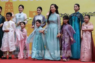Áo dài Huế: Đưa di sản phục hưng trong đời sống đương đại