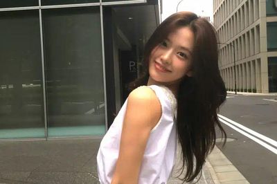 An Yu Jin (IVE) khoe nhan sắc trong trẻo, vòng eo thon gọn chiếm spotlight