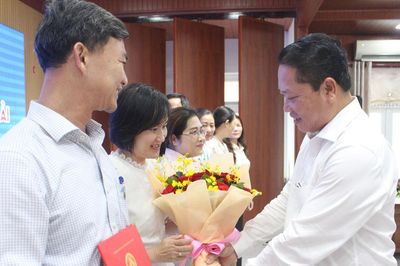 Gần 260 cán bộ, giáo viên tham gia Câu lạc bộ Ngoại ngữ phường An Hải