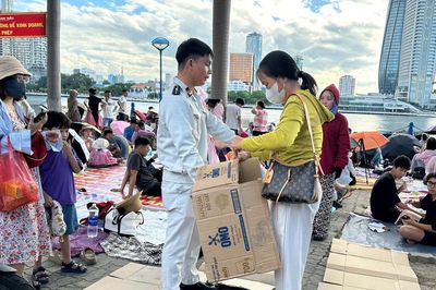Phường An Hải xử lý tình trạng chiếm dụng vỉa hè giữ chỗ xem pháo hoa