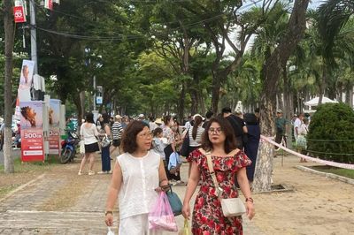 Chờ đợi khoảnh khắc bùng nổ sắc màu trên dòng sông Hàn