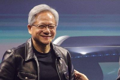 Chiếc áo khoác da biểu tượng của CEO Nvidia Jensen Huang được đấu giá 70.000 USD