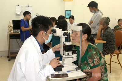 Chương trình 'Mắt sáng tuổi vàng'