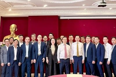 Vinachem làm việc với Đại sứ quán Việt Nam tại Pháp về hợp tác công nghệ và thị trường EU