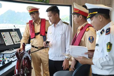 Quảng Ninh đồng bộ giải pháp đảm bảo an toàn du lịch trên vịnh Hạ Long