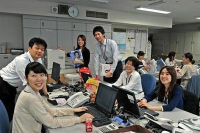 Giới trẻ Nhật Bản chi tiêu tằn tiện, dồn tiền đầu tư vì ưu đãi thuế