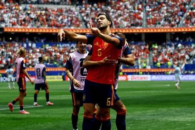 Merino đưa Tây Ban Nha vào bán kết World Cup