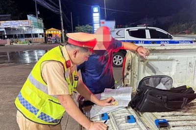 CSGT Đồng Nai phạt 105 triệu đồng xe nhồi nhét khách