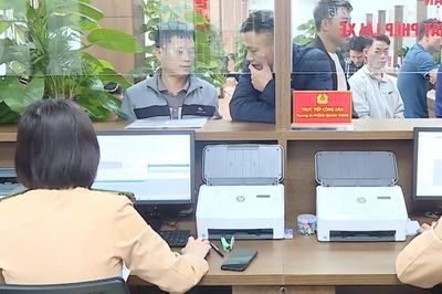 Từ 13/7, người dân theo dõi trực tuyến tiến độ cấp, đổi giấy phép lái xe