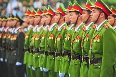Người chiến sĩ công an ngày càng gắn bó mật thiết với nhân dân