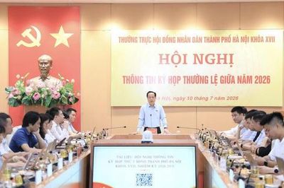 Hà Nội rút dự thảo nghị quyết về khai thác vỉa hè để tiếp tục hoàn thiện