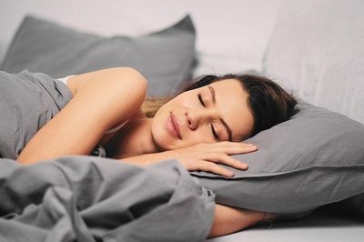 Đêm nào cũng trằn trọc mãi không ngủ được: Chuyên gia chỉ ra 5 việc rất nhiều người bỏ qua nhưng lại giúp cải thiện giấc ngủ đáng kể