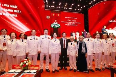 Đoàn đại biểu Công an TPHCM tham dự Lễ kỷ niệm 80 năm Ngày truyền thống lực lượng An ninh nhân dân