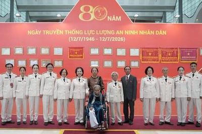 Đoàn đại biểu Công an TPHCM tham dự Lễ kỷ niệm 80 năm Ngày truyền thống lực lượng An ninh nhân dân
