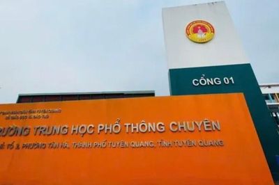 Vụ loạt điểm 10 môn Toán ở Tuyên Quang: Thí sinh biết mình được 'nhắc bài' có thể bị xử lý thế nào?