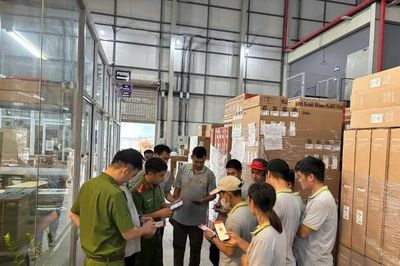 Tuyên truyền, hướng dẫn cài đặt ứng dụng 'Báo cháy 114' cho công nhân