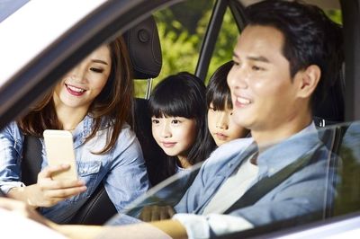 Trường gây tranh cãi vì thu thập nhãn hiệu ôtô của phụ huynh