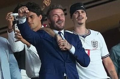 David Beckham reo hò, ăn mừng chiến thắng của tuyển Anh