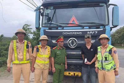 Kiểm tra xe đầu kéo, phát hiện tài xế tái phạm sử dụng ma túy