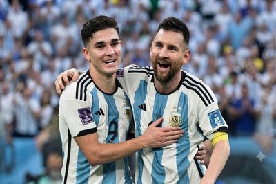 Julian Alvarez khẳng định Argentina sẵn sàng làm mọi thứ để Messi vô địch World Cup