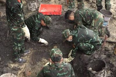 [Video] Đã tìm thấy 49 hài cốt và 1 bộ tập thể tại công viên Lê Thị Riêng
