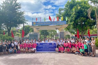 Đoàn giáo viên, học sinh tiêu biểu tỉnh Bolikhamxay (Lào) tham quan và giao lưu tại Hà Tĩnh