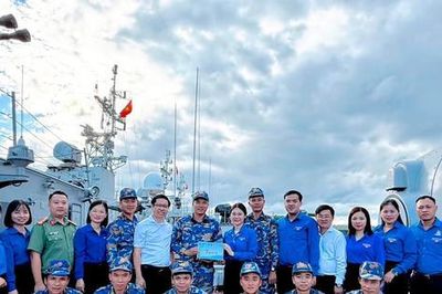 Tuổi trẻ Cao Bằng tặng 'Chiếu trúc biên cương - Gửi yêu thương tới Hải đảo'