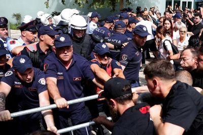 Albania truy nã doanh nhân bán đất cho con rể Tổng thống Mỹ Trump
