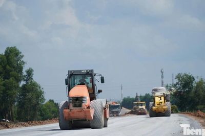 Đường Hồ Chí Minh qua Tây Ninh: Càng thi công nhà thầu càng hụt vốn?