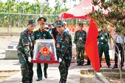 Những anh hùng trở về từ lòng đất