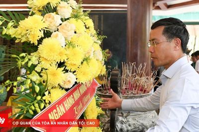Thống đốc Ngân hàng Nhà nước Việt Nam dâng hương tri ân tại Nghệ An và Hà Tĩnh