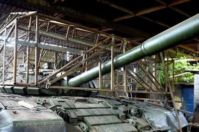 Cận cảnh xe tăng T-72 của Nga bị Ukraine thu giữ ở Donetsk