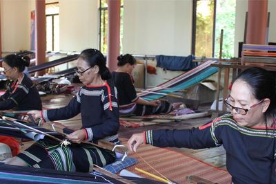 Người Tây Nguyên giữ 'hồn buôn làng' sau những cuộc sắp xếp