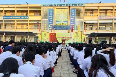 Sở GD-ĐT Cà Mau bác thông tin thí sinh dùng điện thoại khi thi tốt nghiệp THPT
