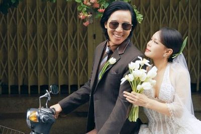 Nghệ sĩ Việt Hương diện váy cưới, kỷ niệm 20 năm hôn nhân