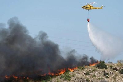 Tây Ban Nha vật lộn khống chế vụ cháy rừng khiến ít nhất 12 người thiệt mạng
