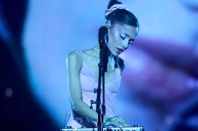 Hỗn loạn tại concert của Ariana Grande, khán giả lao vào ẩu đả ngay khi nữ ca sĩ đang biểu diễn