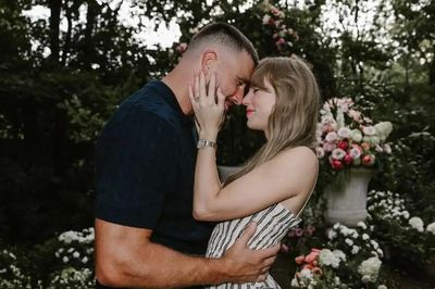 Nữ ca sĩ lên tiếng bảo vệ chủ hôn trong lễ cưới Taylor Swift