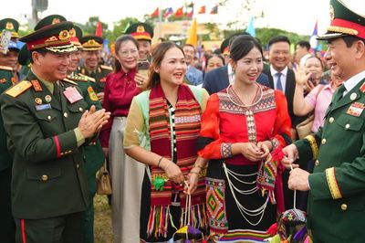 Từ bản làng kết nghĩa đến thế trận lòng dân nơi biên giới Việt Nam - Lào