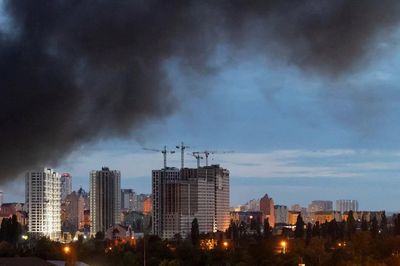Nga không kích Ukraine, ông Zelensky hối thúc đẩy nhanh viện trợ vũ khí